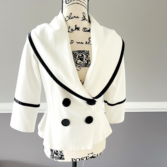 Black & White Collared Couture Blazer - Picture 1 of 4